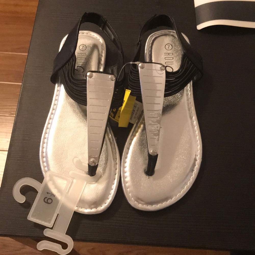 Flip flop sandals woman size 7 brands new w tags